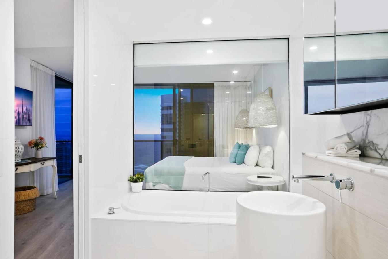 Oracle Tower 2 Luxury 33rd Flr Ocean Views Gold Coast