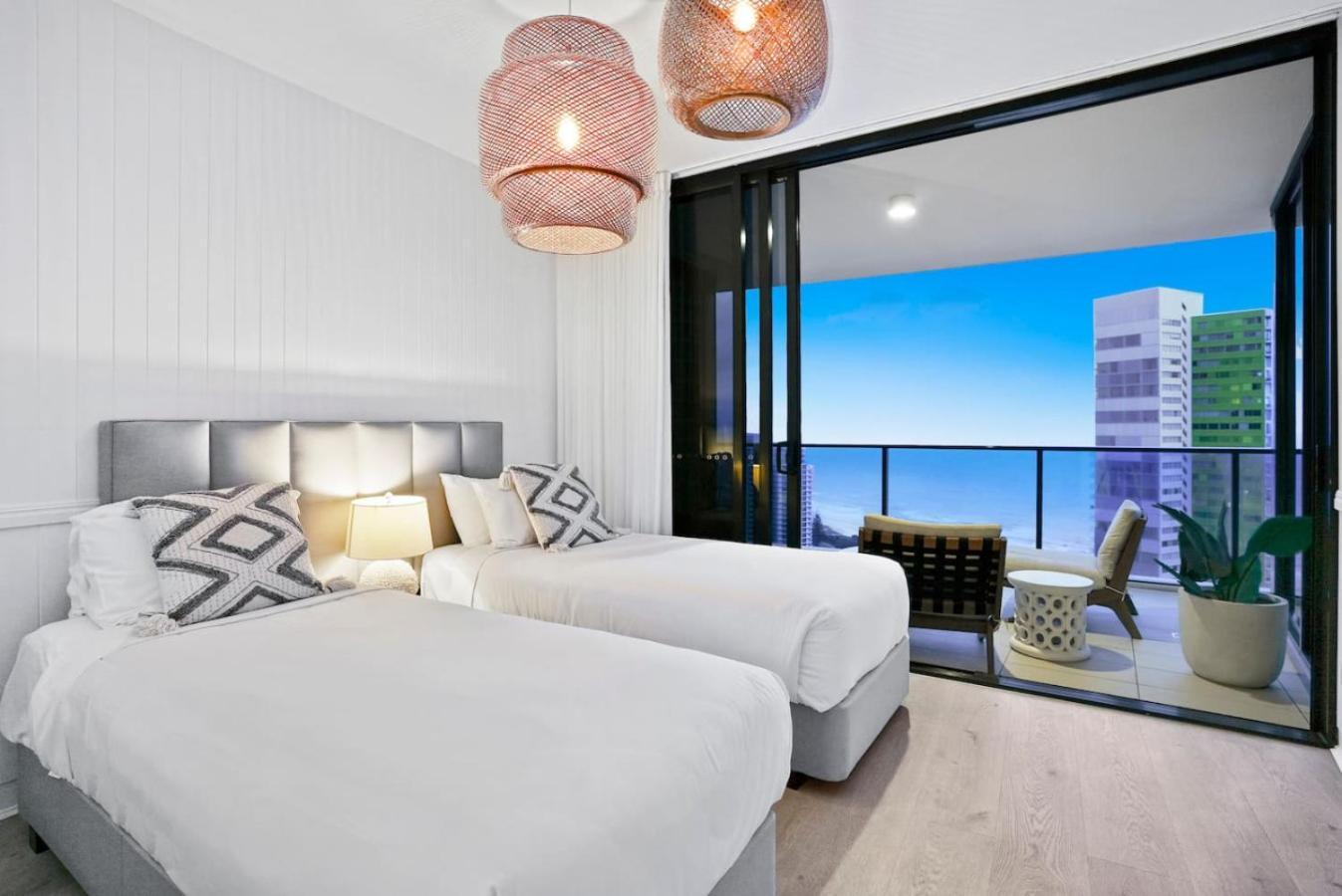 Apartment Oracle Tower 2 Luxury 33rd Flr Ocean Views Gold Coast