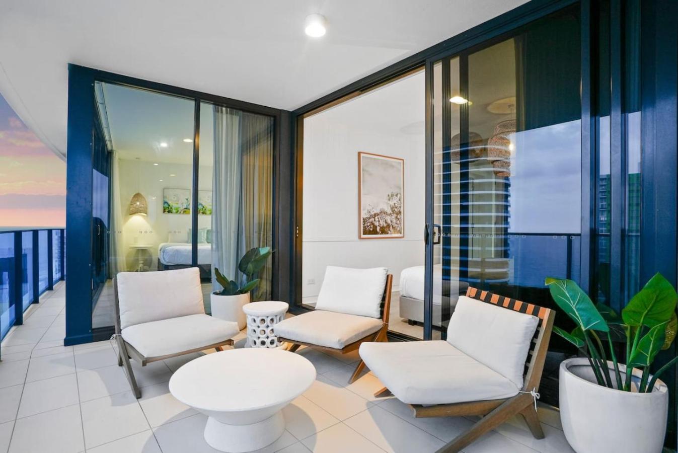 Oracle Tower 2 Luxury 33rd Flr Ocean Views Apartment