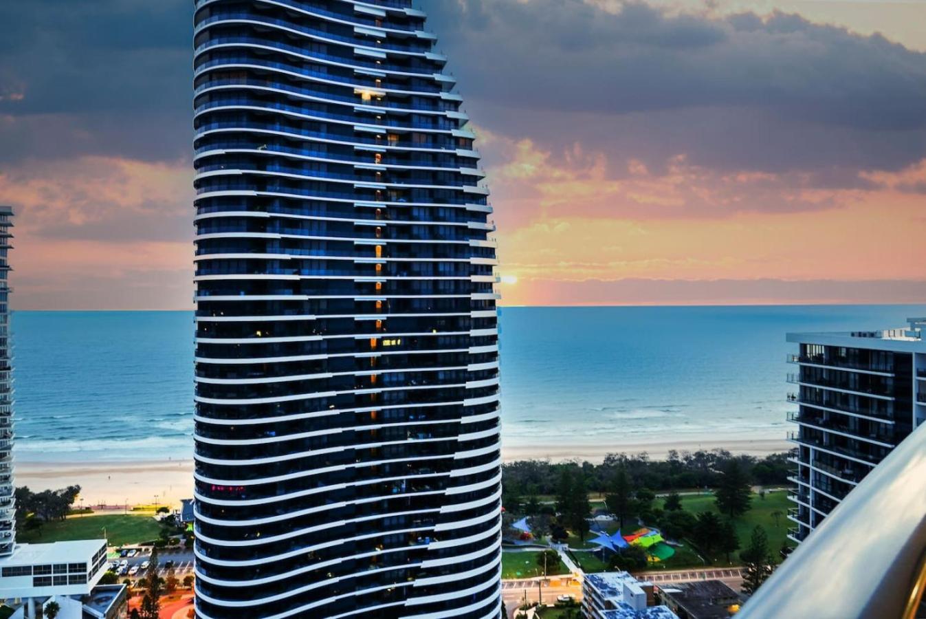 Oracle Tower 2 Luxury 33rd Flr Ocean Views Apartment *